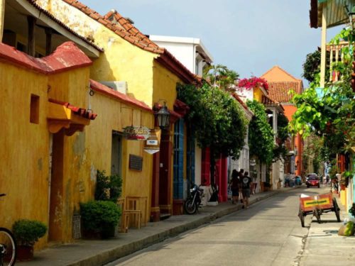 colorful-street-walking-tour-cartagena-travel-colombia-lulo-2