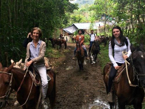 tourists-at-horse-back-riding-tour-san-agustin-colombia