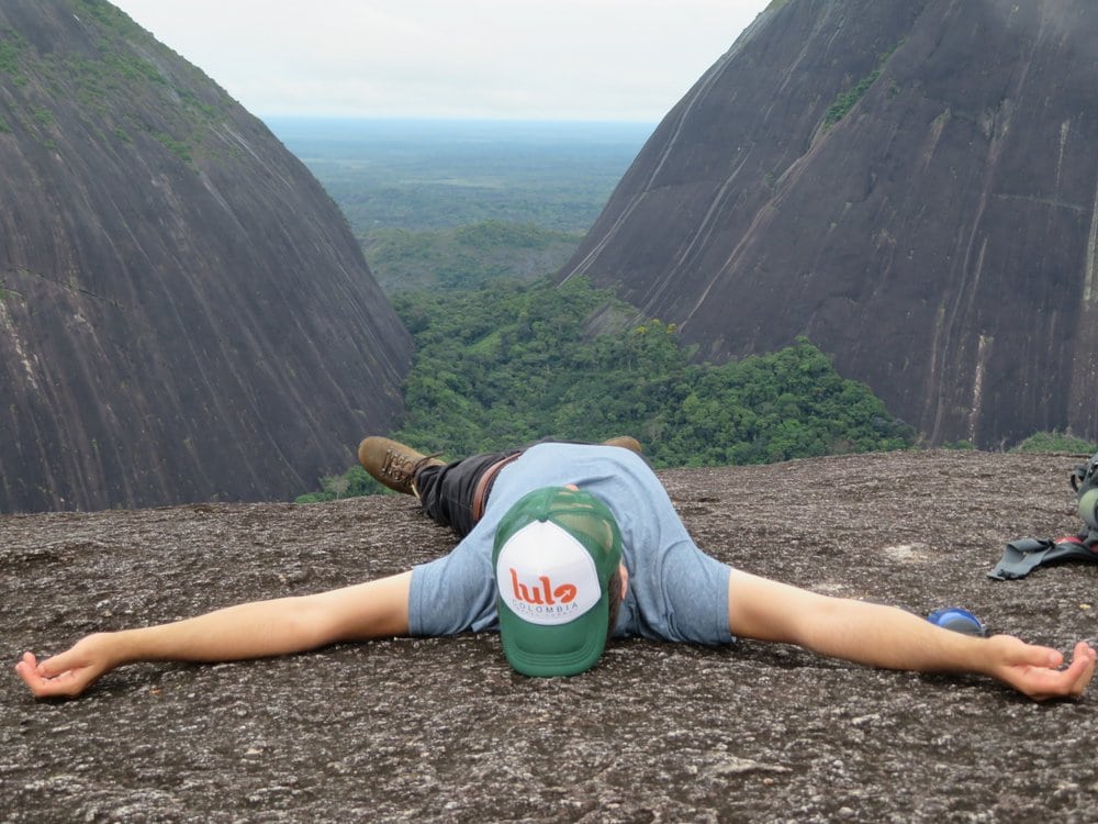 Tourist with Lulo Cap laying with view on the Mavecure Hills