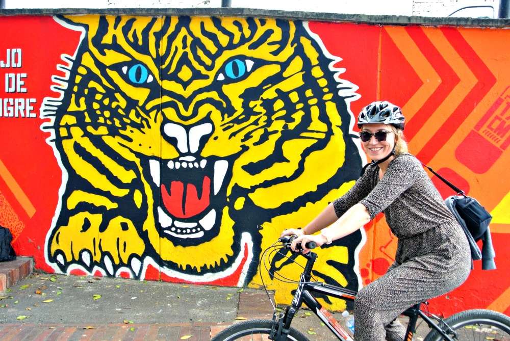 bike-graffiti-Bogota-tour-Colombia-lulo