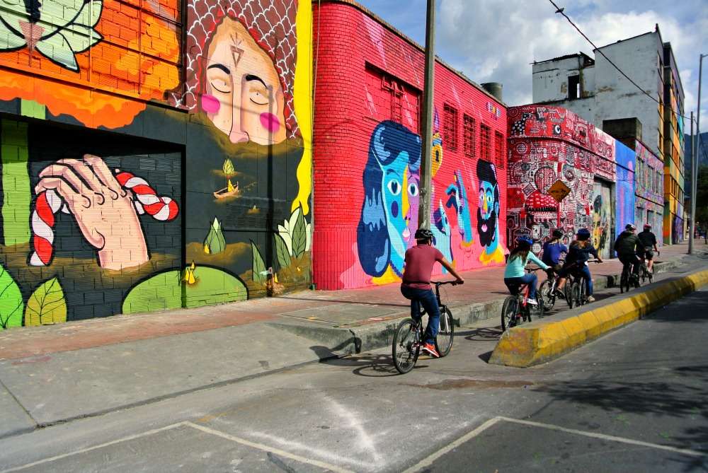 bike-tour-graffiti-Bogota-Colombia-lulo